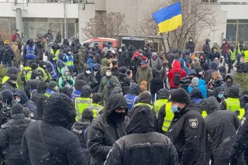 ​В Киеве идет съезд судей. К ним пришли сторонники Стерненко. Обновляется