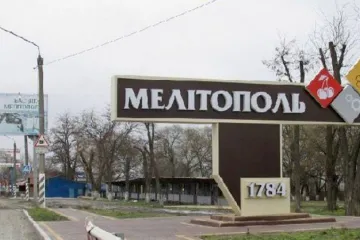 ​Російське вторгнення в Україну : Окупанти обстріляли колону людей, які намагалися виїхати з Мелітополя до Запоріжжя