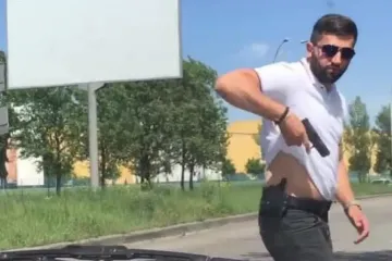 ​Охранник Ляшко угрожал пистолетом водителю, который не пропустил его внедорожник