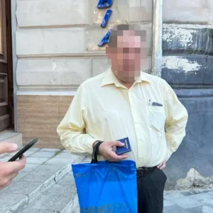 ​Во Львове глава общественной организации вымогал взятку за документы волонтера