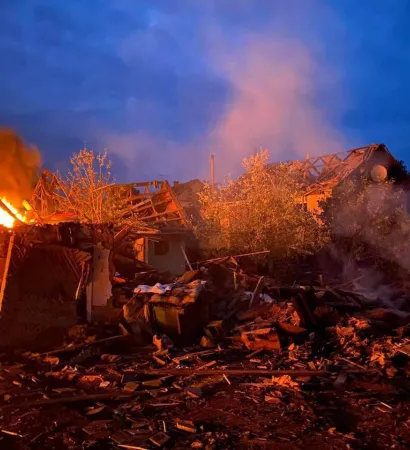 У місті Звягель Житомирській внаслідок падіння уламків збитої ракети зруйновано 1 житловий будинок, ще 12 – пошкоджено, — голова ОВА Віталій Бунечко