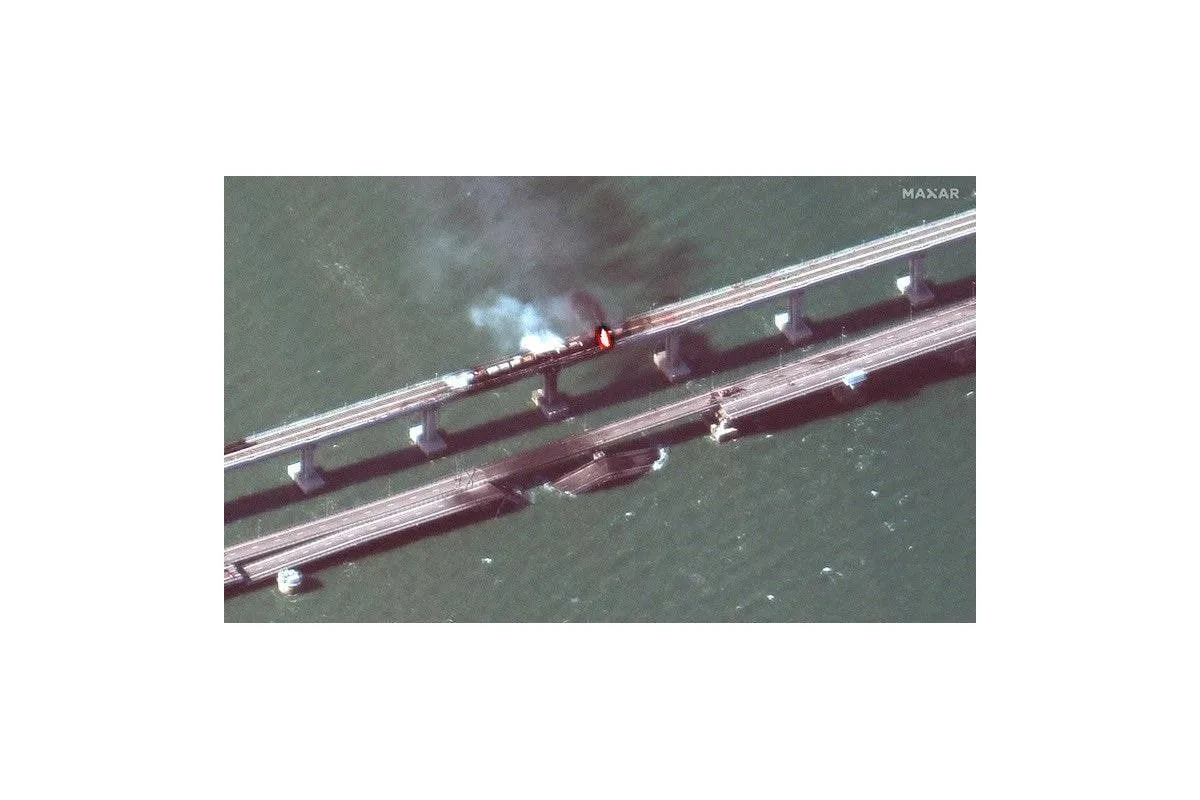 Нове супутникове фото Кримського мосту