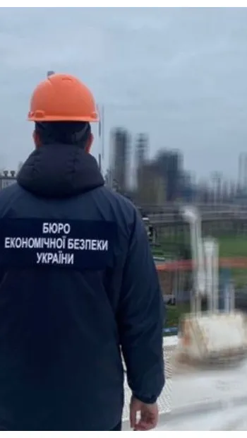 ​БЕБ проводить обшуки на нафтопереробному заводі за підозрою в ухиленні від сплати понад 700 млн грн податків