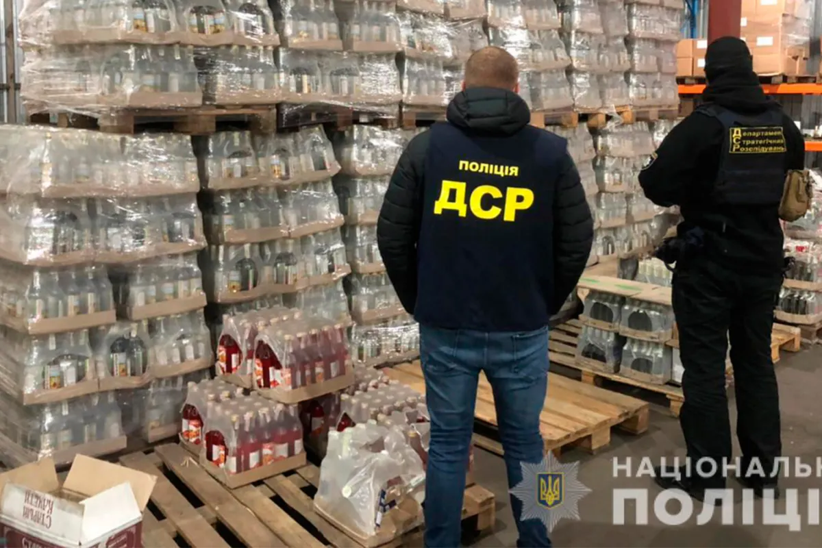 Величезну кількість контрафактного алкоголю знайшли на Одещині