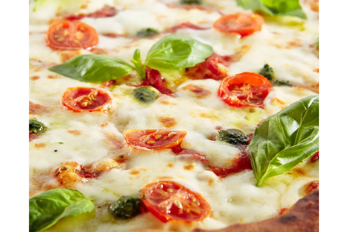 Доставка пиццы Днепр: Моццарела – незаменимый ингредиент итальянской пиццы 