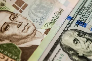 ​Курс гривни к доллару на межбанке упал сразу на 17 копеек