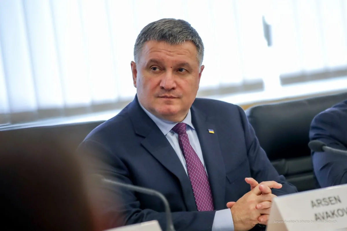 Міністр внутрішніх справ України Арсен Аваков прогнозує, що країна повернеться до життя у травні