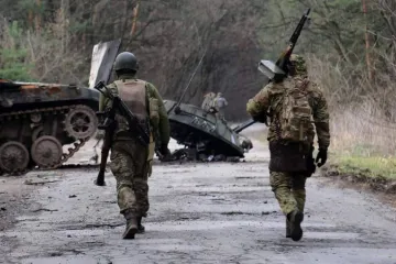 ​Російське вторгнення в Україну : Знищено велику колону окупантів, яка рухалася на Ізюм