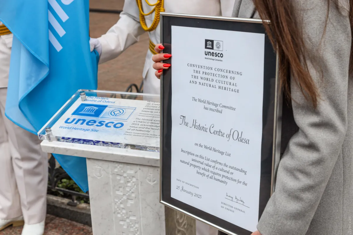 В Одесі розмістили табличку про внесення центру міста до спадщини ЮНЕСКО. Що це означає?