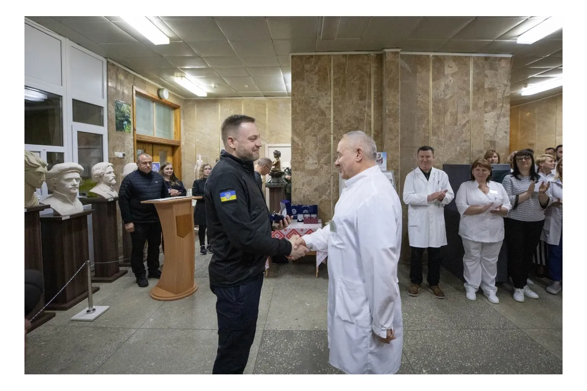 Денис Монастирський вручив нагороди пораненим бійцям та лікарям, які забезпечують медичний фронт