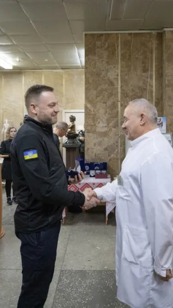 ​Денис Монастирський вручив нагороди пораненим бійцям та лікарям, які забезпечують медичний фронт