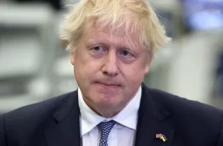 Колишній прем'єр-міністр Великої Британії Борис Джонсон йде з парламенту через звіт комітету у справі Partygate, пише The Guardian