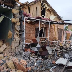 ​росіяни вдарили по прифронтовим населеним пунктам Запоріжжя: двоє загиблих, один поранений 