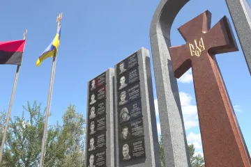 ​Пам’ятник героям відкрили у П’ятихатках