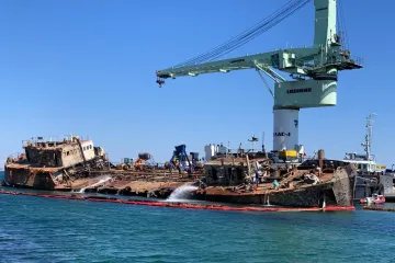 ​Эпопея с уборкой затонувшего танкера Delfi завершилась
