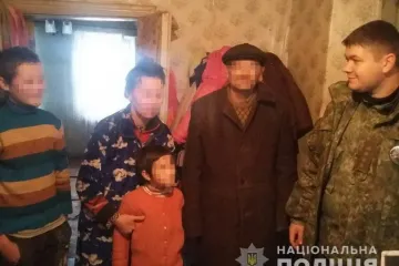 ​Старобільські поліцейські відвідали родини, які опинилися у складних життєвих обставинах