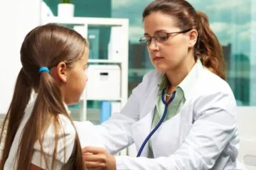 ​МОН планує збільшити зарплати медичним працівникам у закладах освіти