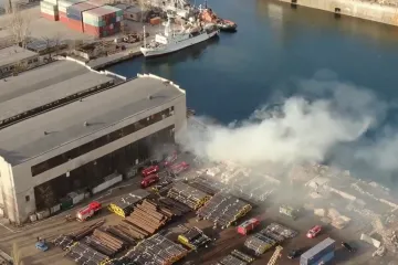 ​Вечером 10 апреля в Одесском порту горел один из терминалов. (Видео)