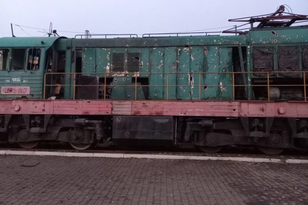 Російське вторгнення в Україну :  Невдала атака ворога під Золотим, обстріл залізничної станції на сході України