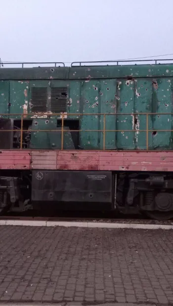 ​Російське вторгнення в Україну :  Невдала атака ворога під Золотим, обстріл залізничної станції на сході України