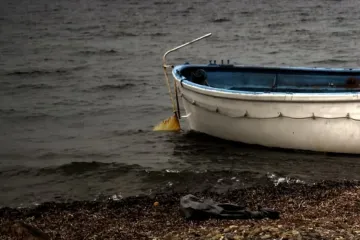 ​На Херсонщині росіяни скинули на човен з цивільними розривну гранату