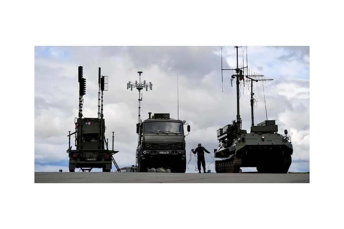 Російське вторгнення в Україну : Для придушення каналів радіозв’язку противник застосовує комплекси радіоелектронної боротьби. 