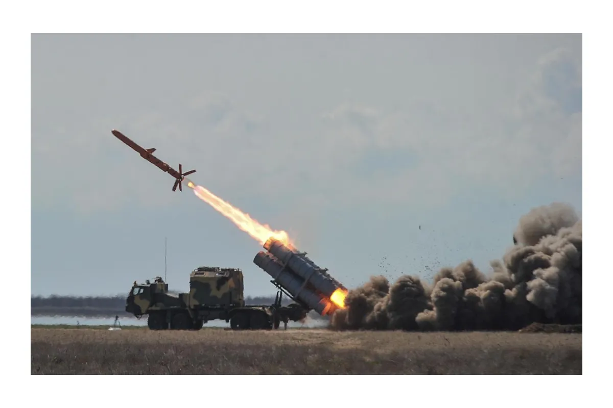 Російське вторгнення в Україну : Ворог знову випустив ракету по Одещині. Її над морем збила ППО