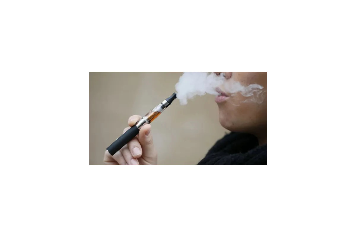 З сьогоднішнього дня у Києві заборонено продаж ароматизованих сигарет, рідин для «електронок» та рекламу електронних пристроїв для куріння