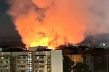 ​Нічна пожежа під Москвою: в Долгопрудному згоріла казарма російських ППО-шників