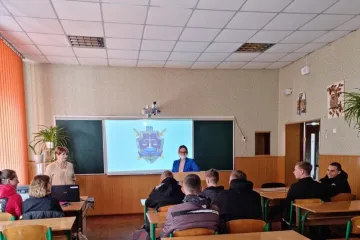 ​Ювенальні прокурори Донеччини розповіли школярам про важливу роль прокуратури у розвитку держави