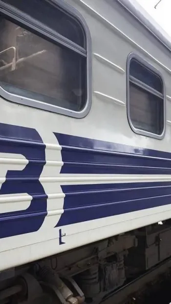 ​Через масштабну повітряну тривогу в Україні затримуються 37 поїздів