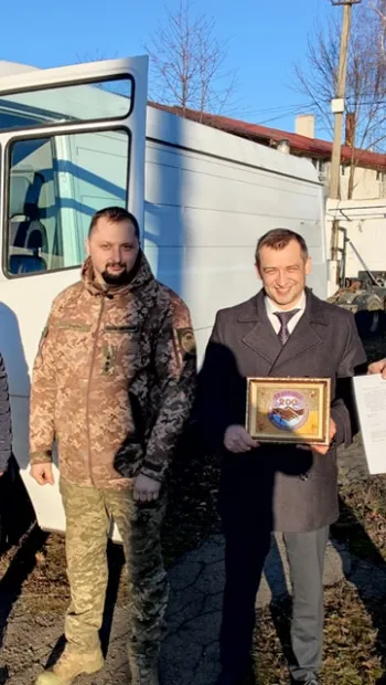 ​На Львівщині військовим безоплатно передали конфіскований автомобіль 