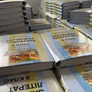 ​Як у Києві створюють книги для незрячих людей, щоб вони відчули літературний світ на дотик