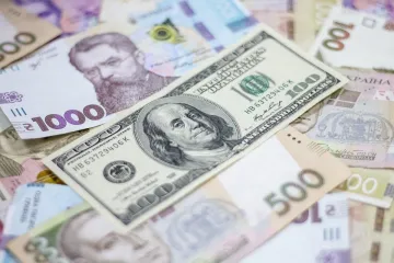 ​Курс валют на 12 февраля. Перед выходными доллар и евро подорожали