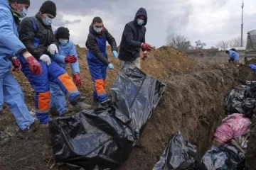 ​Російське вторгнення в Україну : У Маріуполі російські мобільні крематорії спалюють тіла тисяч мирних людей 