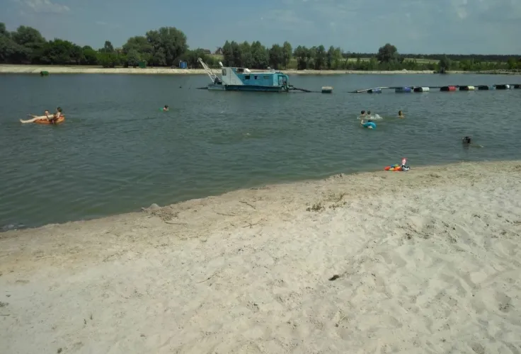 У Київській області понад два роки видобувають торф та пісок під прикриваючись “чисткою озера”