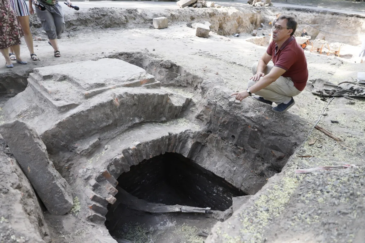 У руїнах Лазаревської церкви знайдено останки Олександра Поля