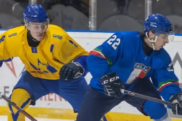 ​Молодіжна збірна України з хокею розгромила італійців у стартовому матчі ЧС-2022: відеоогляд