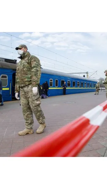 ​Російське вторгнення в Україну : Сьогодні вночі російські війська обстріляли залізничну станцію в центральній Україні 