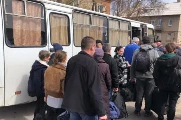 ​Російське вторгнення в Україну : російські окупанти накопичують сили й хочуть вчинити новий напад на Луганщині, тому влада просить жителів регіону не зволікати з евакуацією