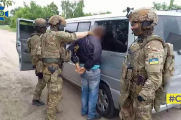 ​СБУ затримала російського агента, який «здавав» ворогу позиції українських військових на Харківщині (відео)