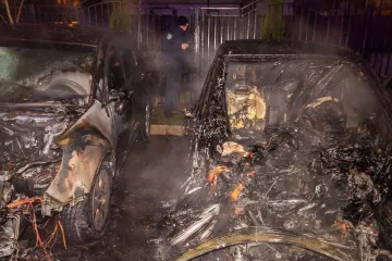 ​Масові пожежі в Дніпрі: згоріло 4 автівки за одну ніч
