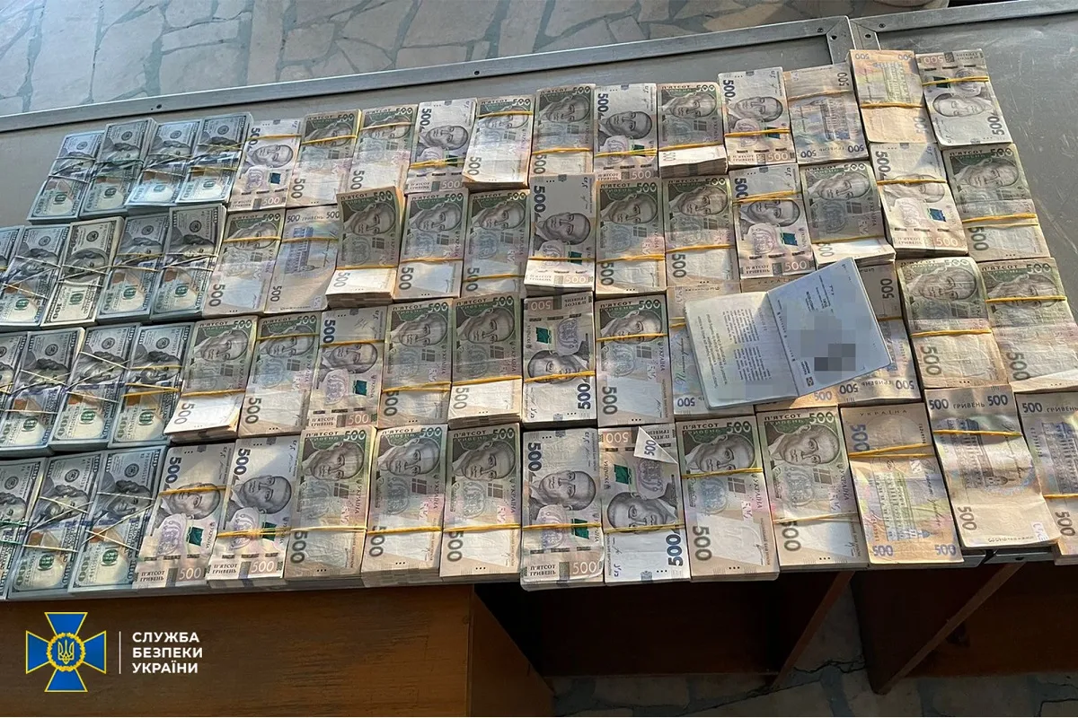 СБУ викрила ділків, які у валізах намагалися завезти в Україну готівку на 37 млн грн