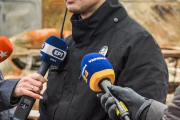 ​Російське вторгнення в Україну : Поліція Київської області спільно з французькими жандармами фіксує військові злочини рф