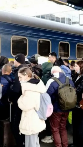 ​Російське вторгнення в Україну : 50 днів повномасштабної війни для залізниці - це 3 724 202 евакуйованих людей.
