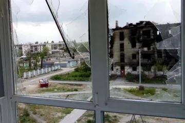 ​Більше 50 будинків зруйнували росіяни у Гірській та Попаснянській громадах, у Лисичанську влучили в будівлю заводу