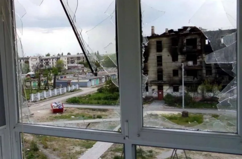 Більше 50 будинків зруйнували росіяни у Гірській та Попаснянській громадах, у Лисичанську влучили в будівлю заводу