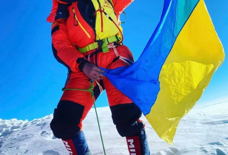 Український прапор замайорів на вершині світу — Евересті! 