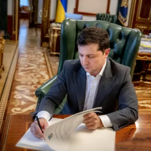 ​Президент України Володимир Зеленський підписав закон про заборону проросійських партій