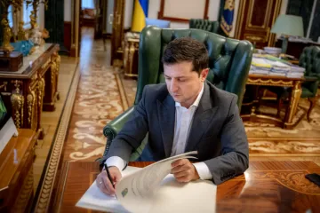 ​Президент України Володимир Зеленський підписав закон про заборону проросійських партій